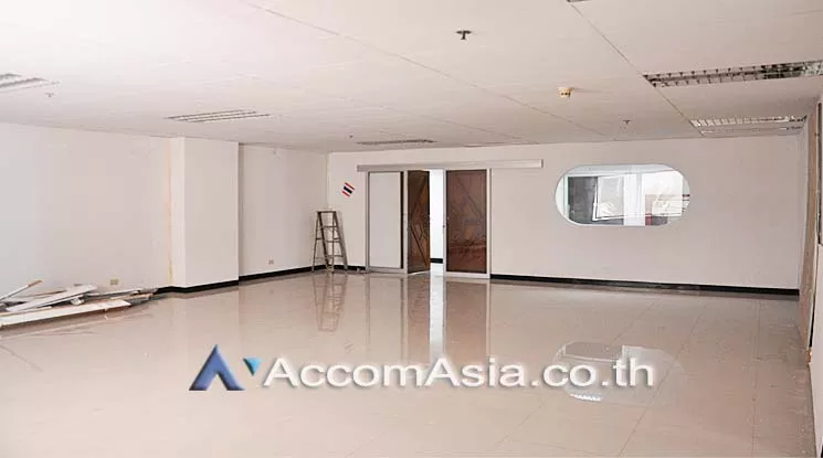 5  Office Space For Rent in Silom ,Bangkok BTS Surasak at S and B Tower AA10476